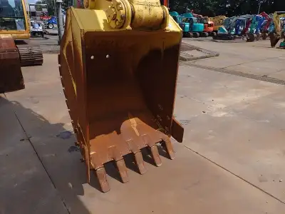 Used Komatsu PC200-11 Excavator photo 9