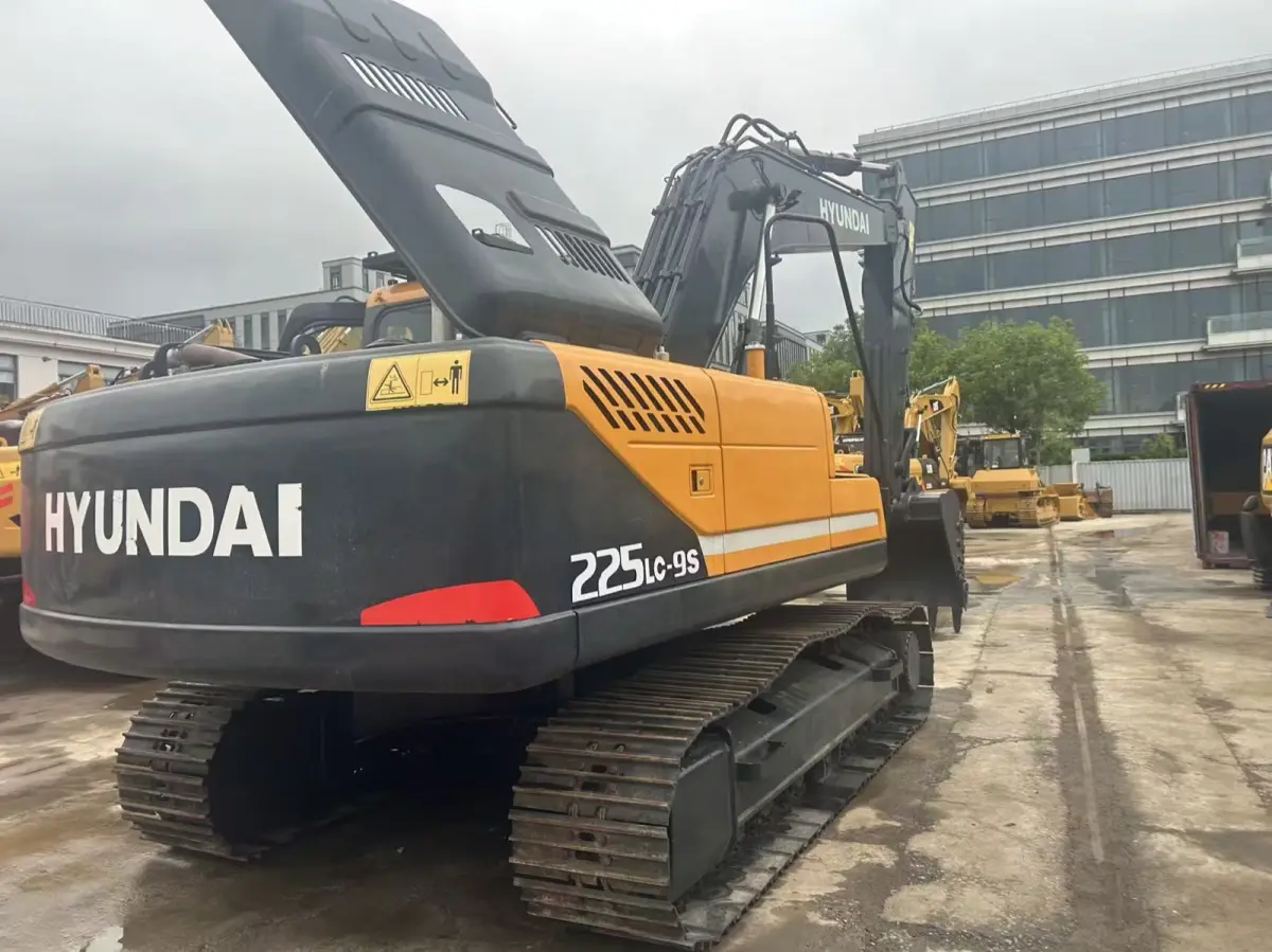 Used Hyundai 225LC-9S Excavator photo 1