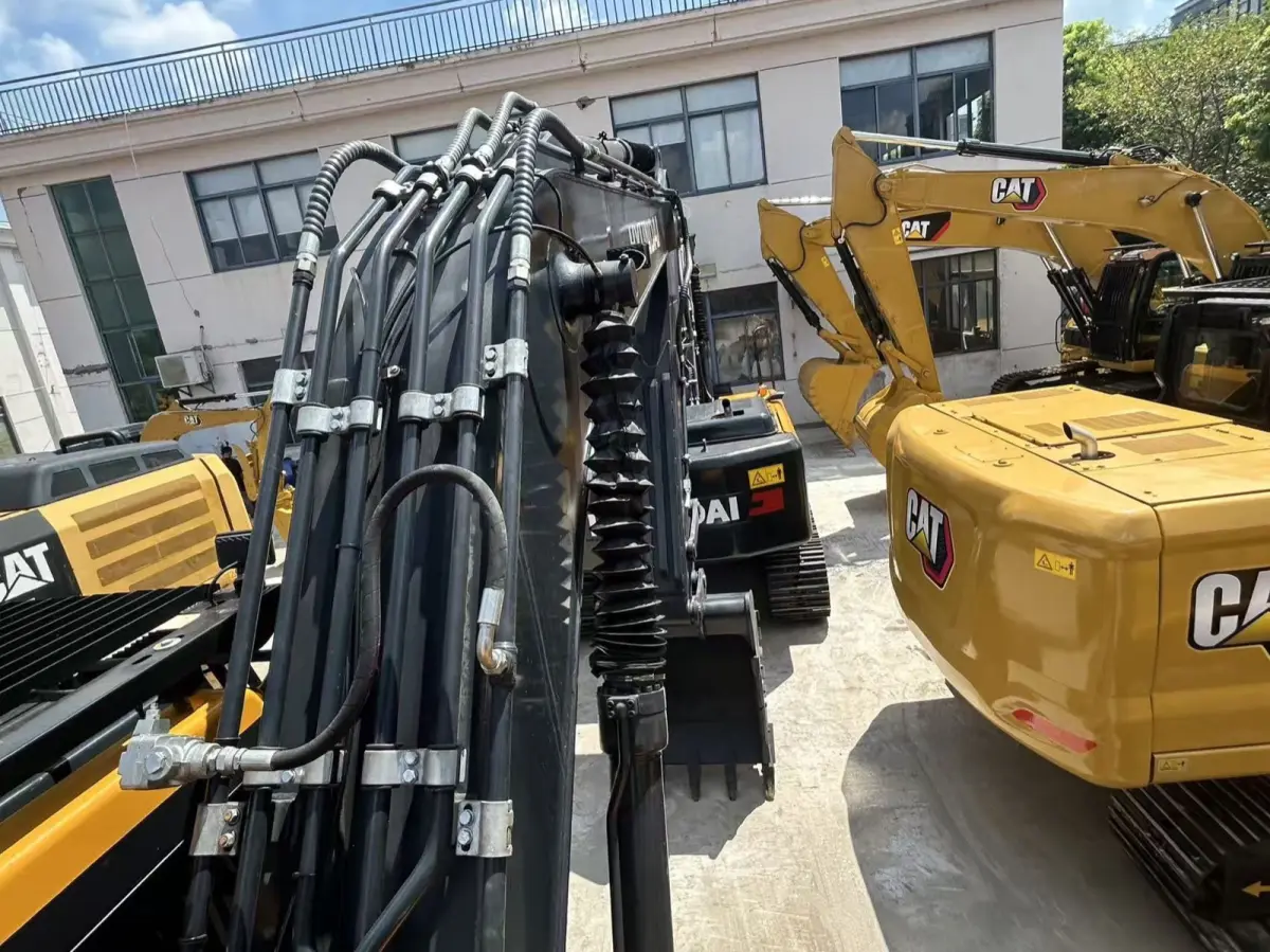 Used Hyundai HX220S Excavator photo 1