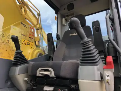 Used Komatsu PC490LC-10 Excavator photo 6