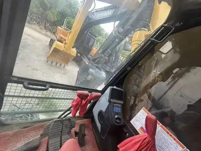Used Komatsu PC240 Excavator photo 5