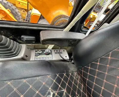 Used Hyundai 305LC-7 Excavator photo 7