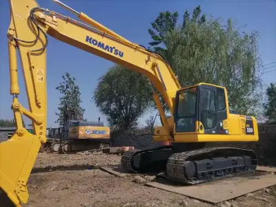 Used Komatsu PC220-8 Excavator photo 4