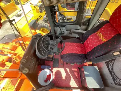Used Doosan DL505 Wheel Loader photo 4