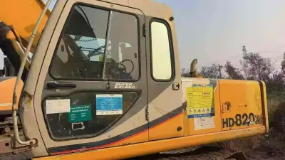 Used Kato 820 Excavator photo 3