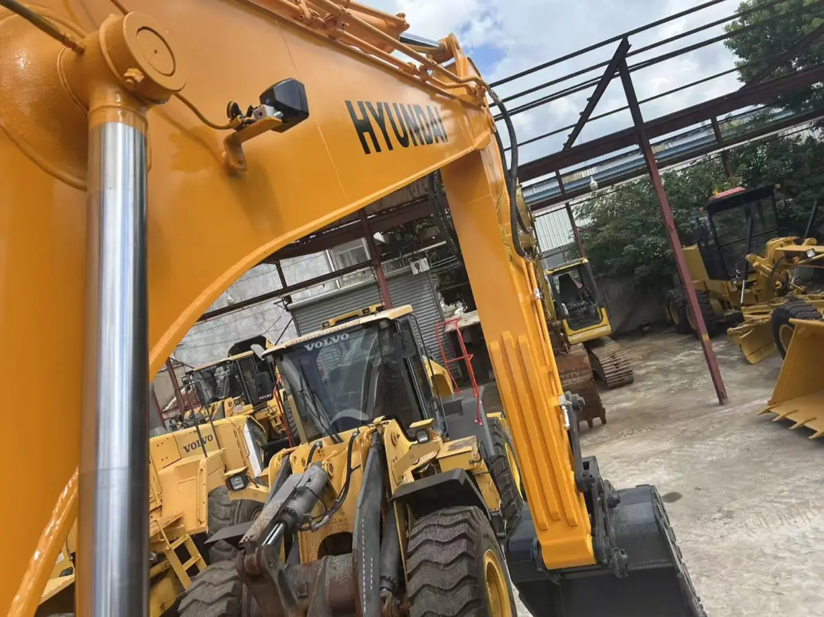 Used Hyundai 210W-9 Excavator photo 1