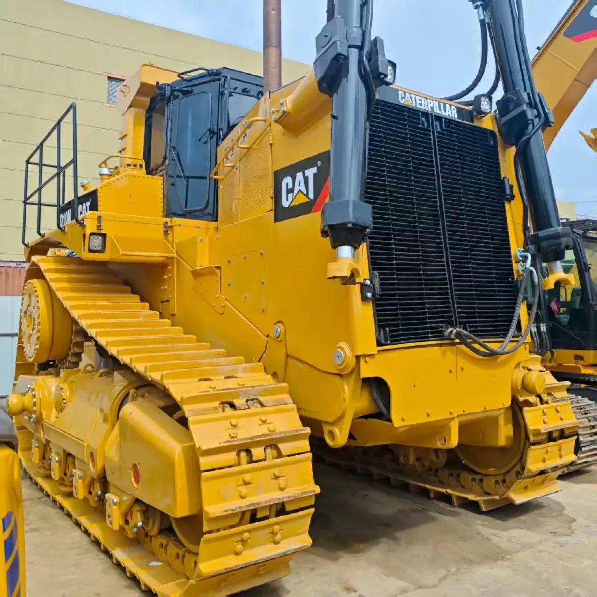 Used Caterpillar D10 Bulldozer photo 1