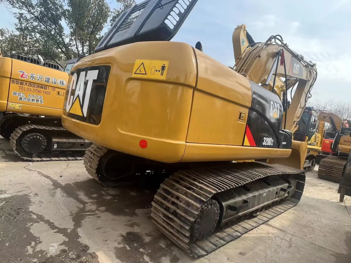 Used Caterpillar 320D2 Excavator photo 1