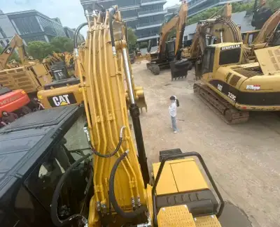 Used Caterpillar 320GC Excavator photo 3