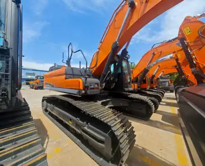 Used Doosan DX400LC Excavator photo 3
