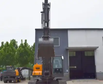 Used Hyundai 220HD Excavator photo 3