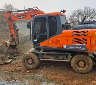 Used Doosan 140 Excavator photo 11