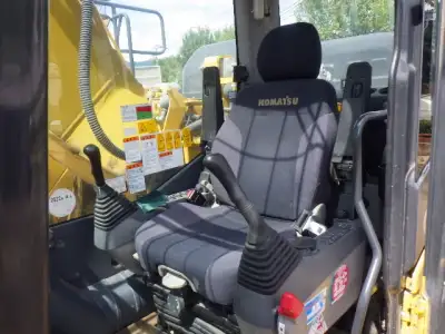 Used Komatsu PC210-11 Excavator photo 3