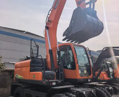 Used Doosan DX150WE Excavator photo 3