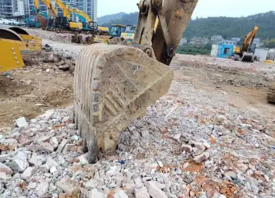 Used Hyundai R215-7 Excavator photo 4