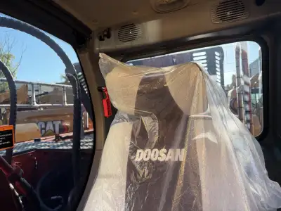 Used Doosan 225LCA Excavator photo 10