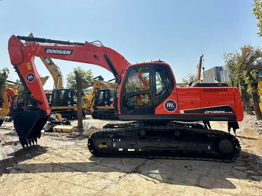 Used Doosan DX225LC-9C Excavator photo 1