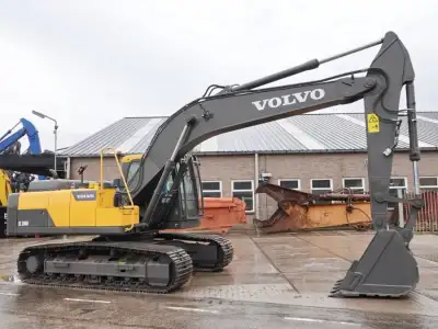 Used Volvo EC200D Excavator photo 3