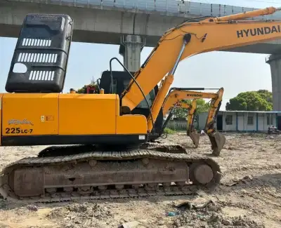 Used Hyundai 225LC-7 Excavator photo 10