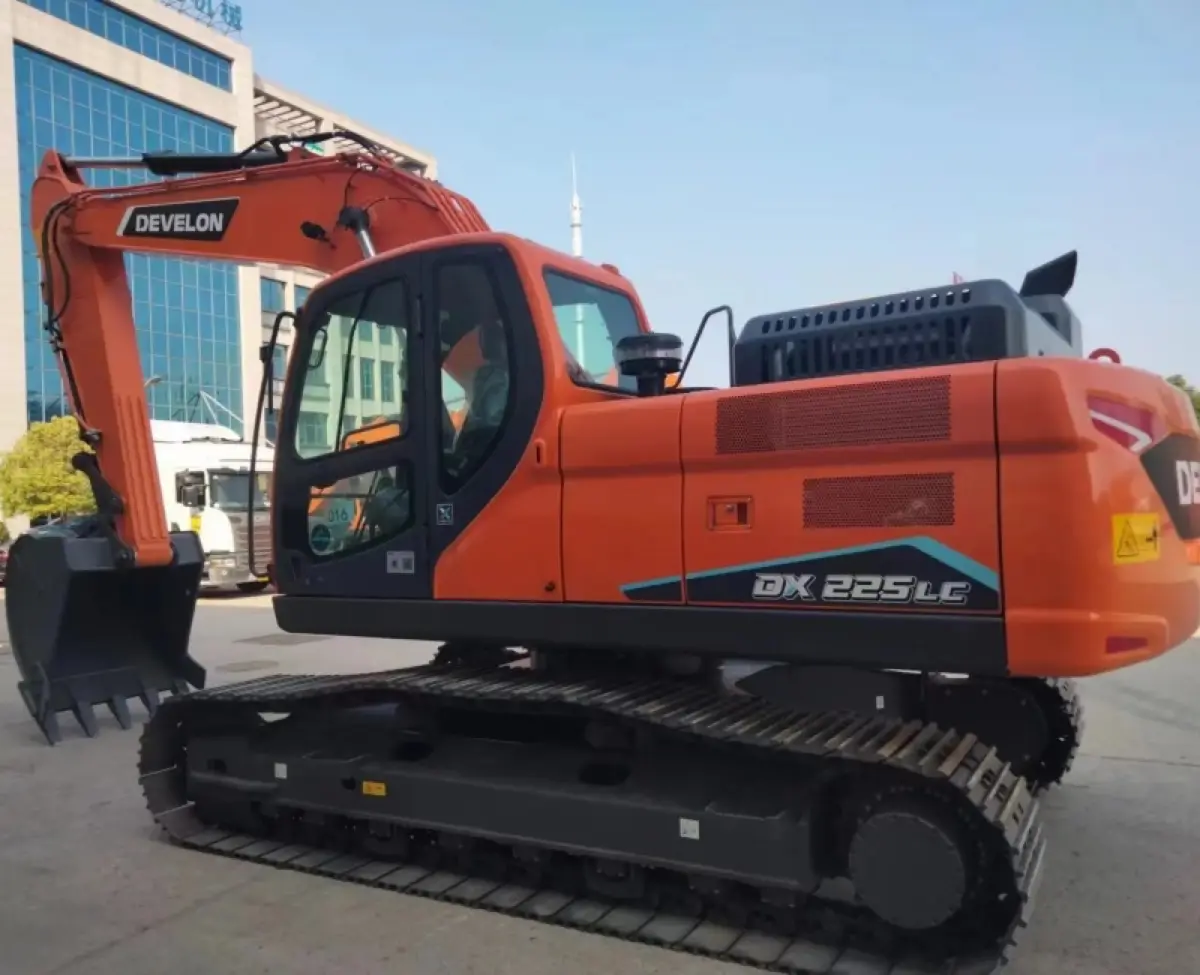 Used Doosan DX225LC Excavator photo 1