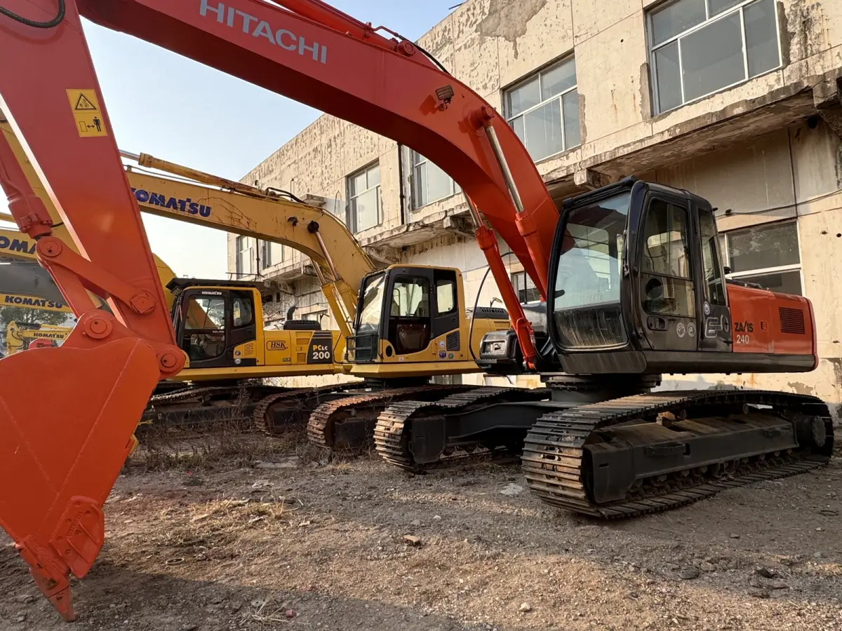 Used Hitachi 240 Excavator photo 1