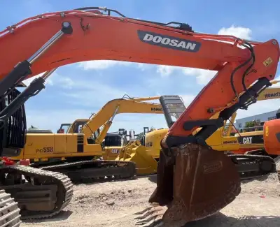 Used Doosan DX520 Excavator photo 2