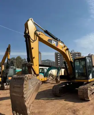 Used Caterpillar 318D2 Excavator photo 2