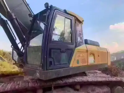 Used John Deere 360 Excavator photo 4