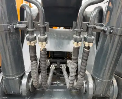 Used Hyundai 220 Excavator photo 7