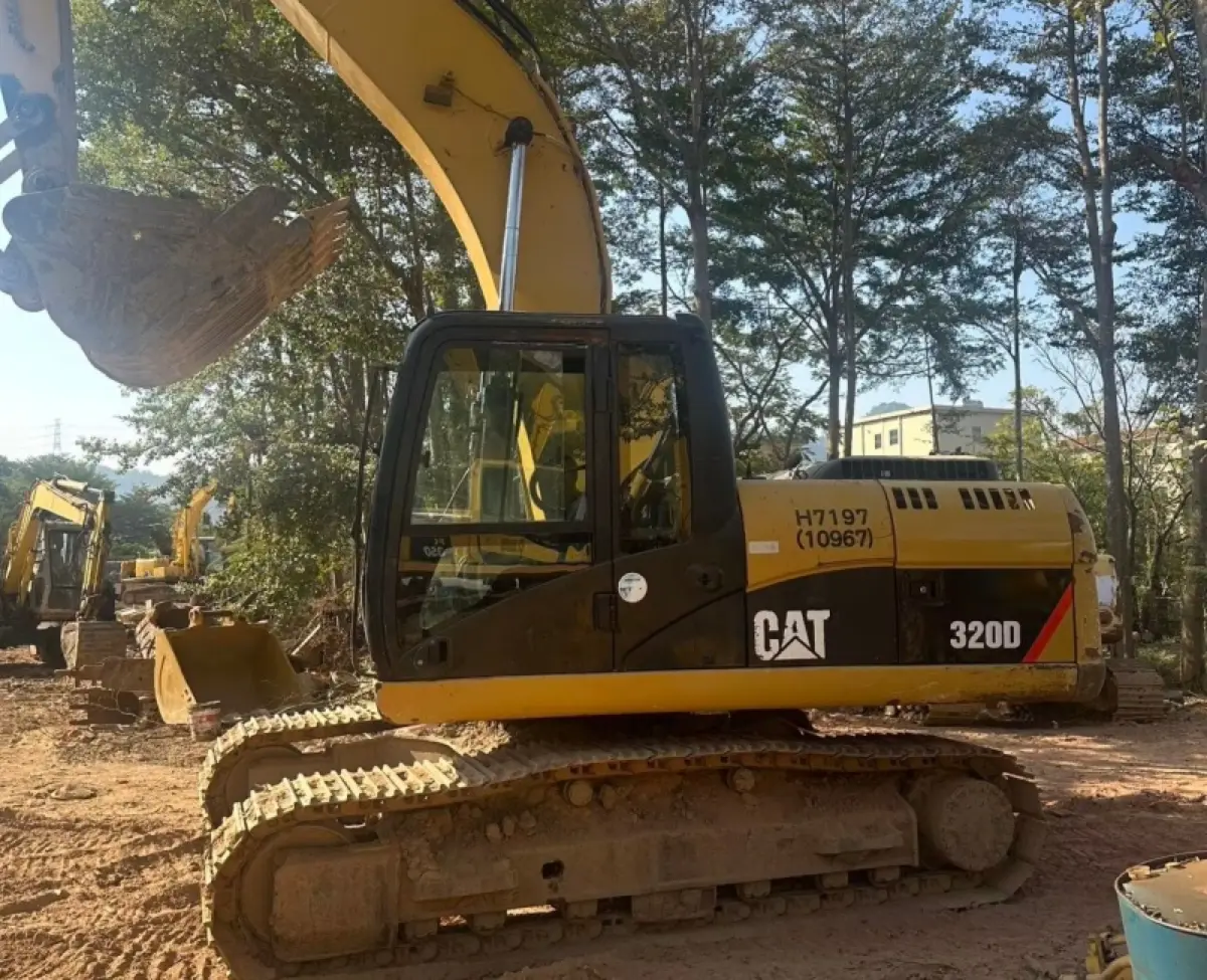 Used Caterpillar 320D Excavator photo 1
