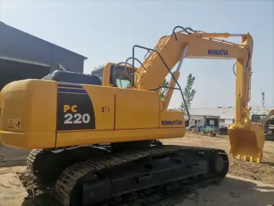 Used Komatsu PC220-8 Excavator photo 2