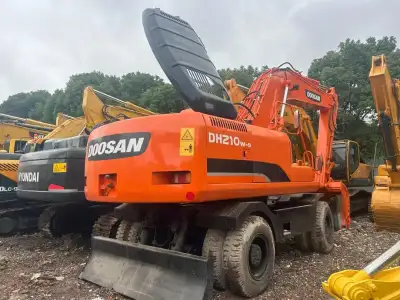 Used Doosan 210 Excavator photo 2