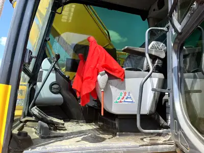 Used Komatsu PC220-8 Excavator photo 6