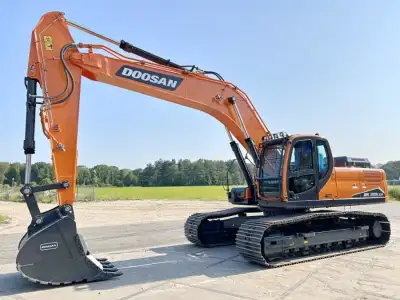 Used Doosan DX300LC Excavator photo 3