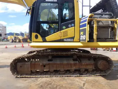 Used Komatsu PC210-11 Excavator photo 8