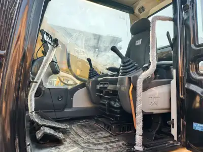 Used Caterpillar 320D Excavator photo 7