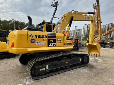 Used Komatsu PC220-8 Excavator photo 2