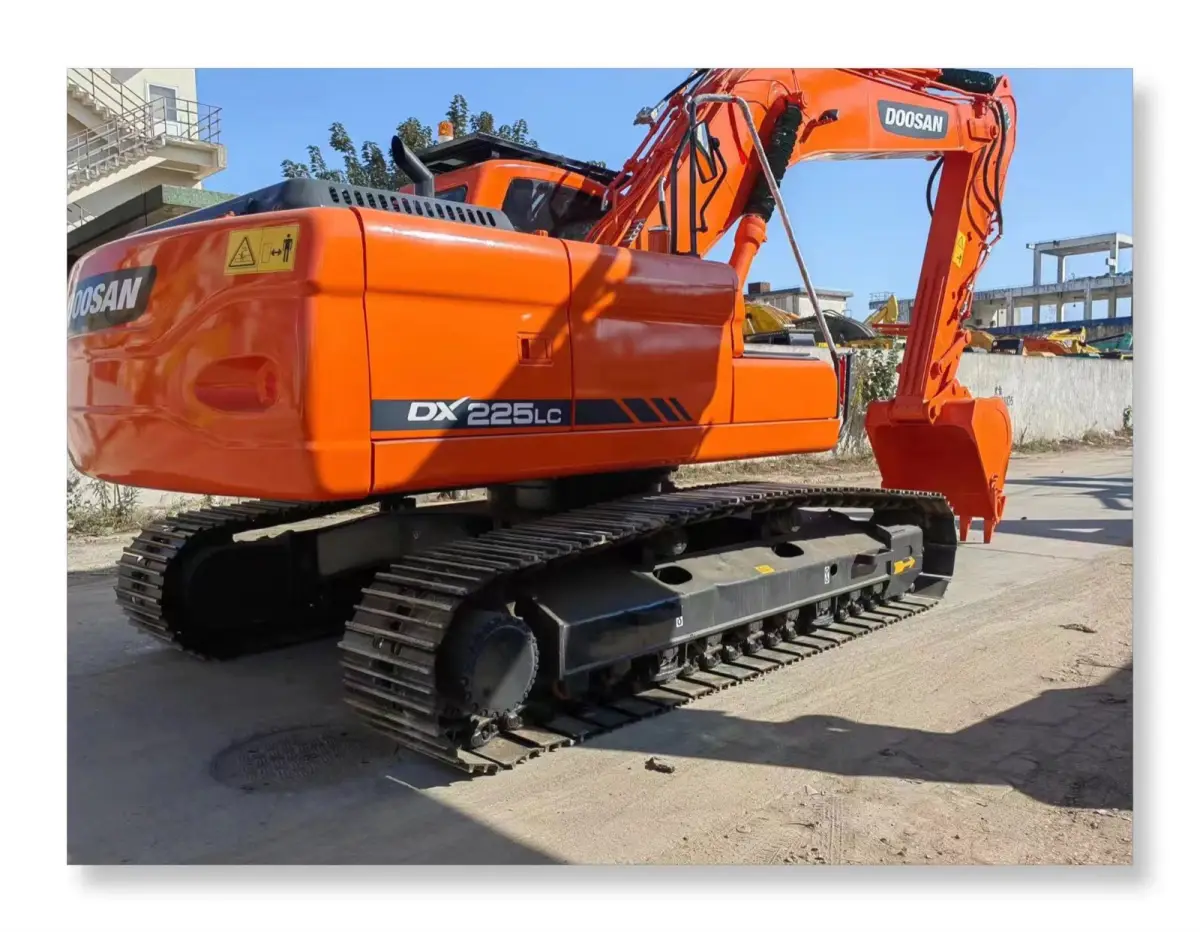 Used Doosan DX225 Excavator photo 1