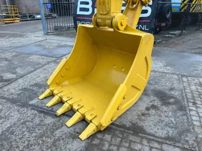 Used Komatsu PC210LC-10M0 Excavator photo 7