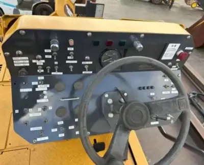 Used Caterpillar AP600E Asphalt Paver photo 3