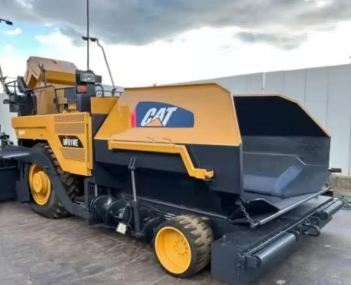 Used Caterpillar AP600E Asphalt Paver photo 1