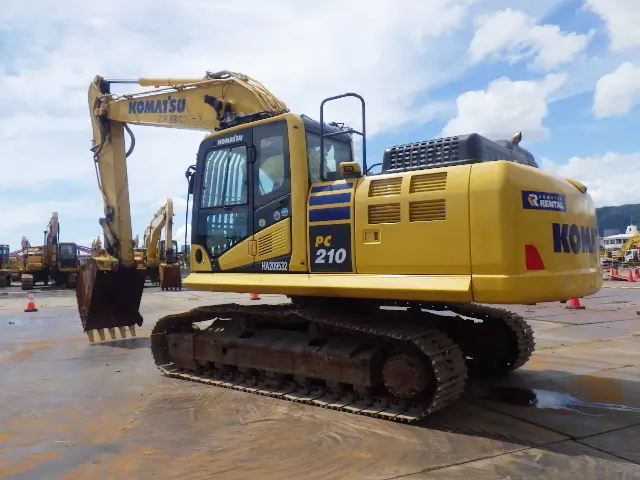 Used Komatsu PC200-11 Excavator photo 1