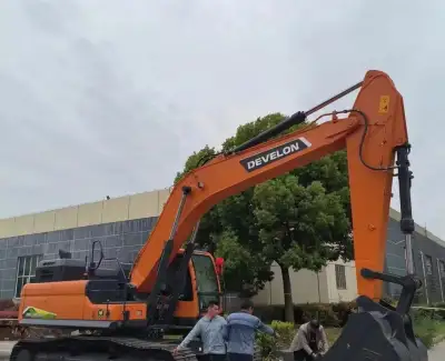 Used Doosan DX305 Excavator photo 2