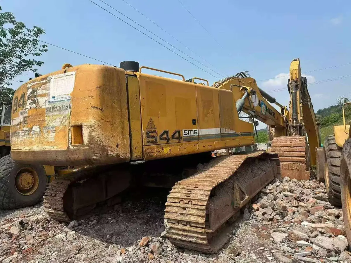Used Liebherr 944 Excavator photo 1