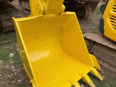 Used Komatsu PC200-7 Excavator photo 3