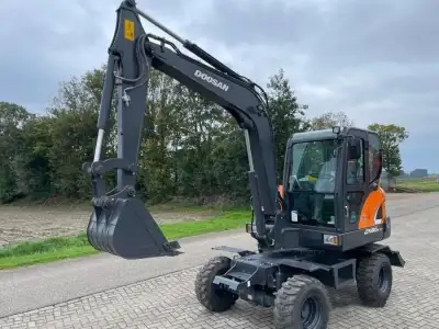 Used Doosan DX60W Wheeled Excavator photo 4