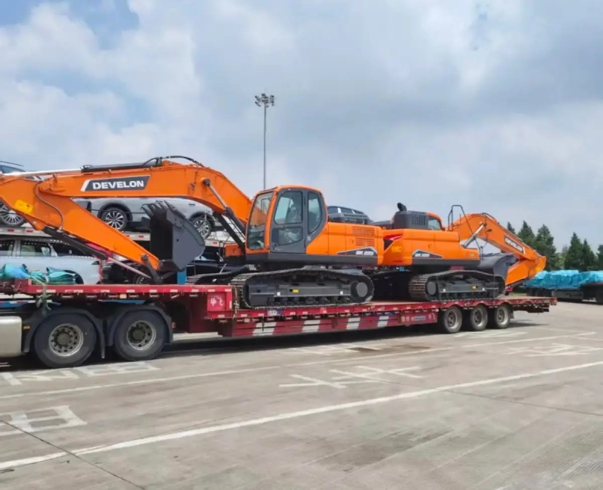 Used Doosan DX225 Excavator photo 1