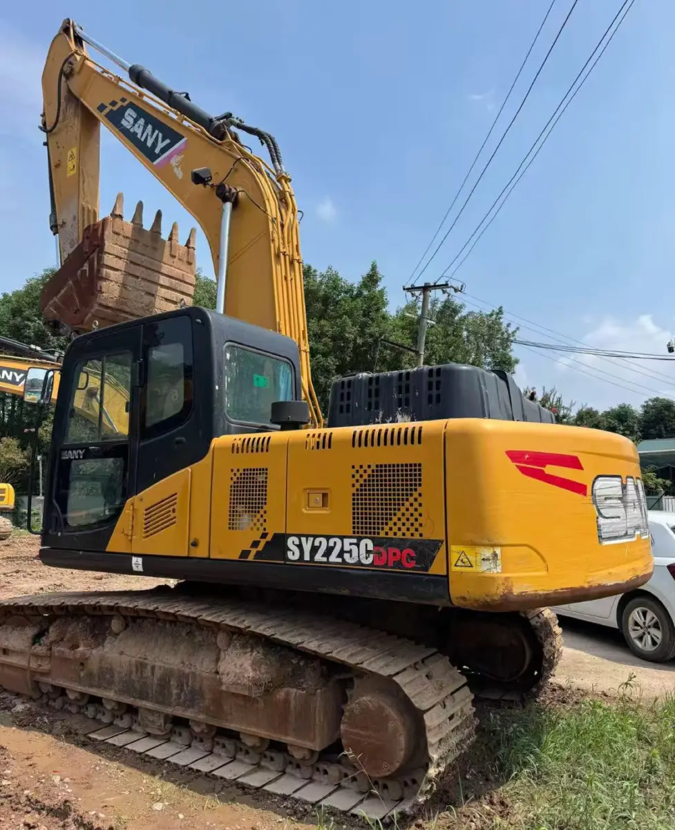 Used SANY 225C Excavator photo 1
