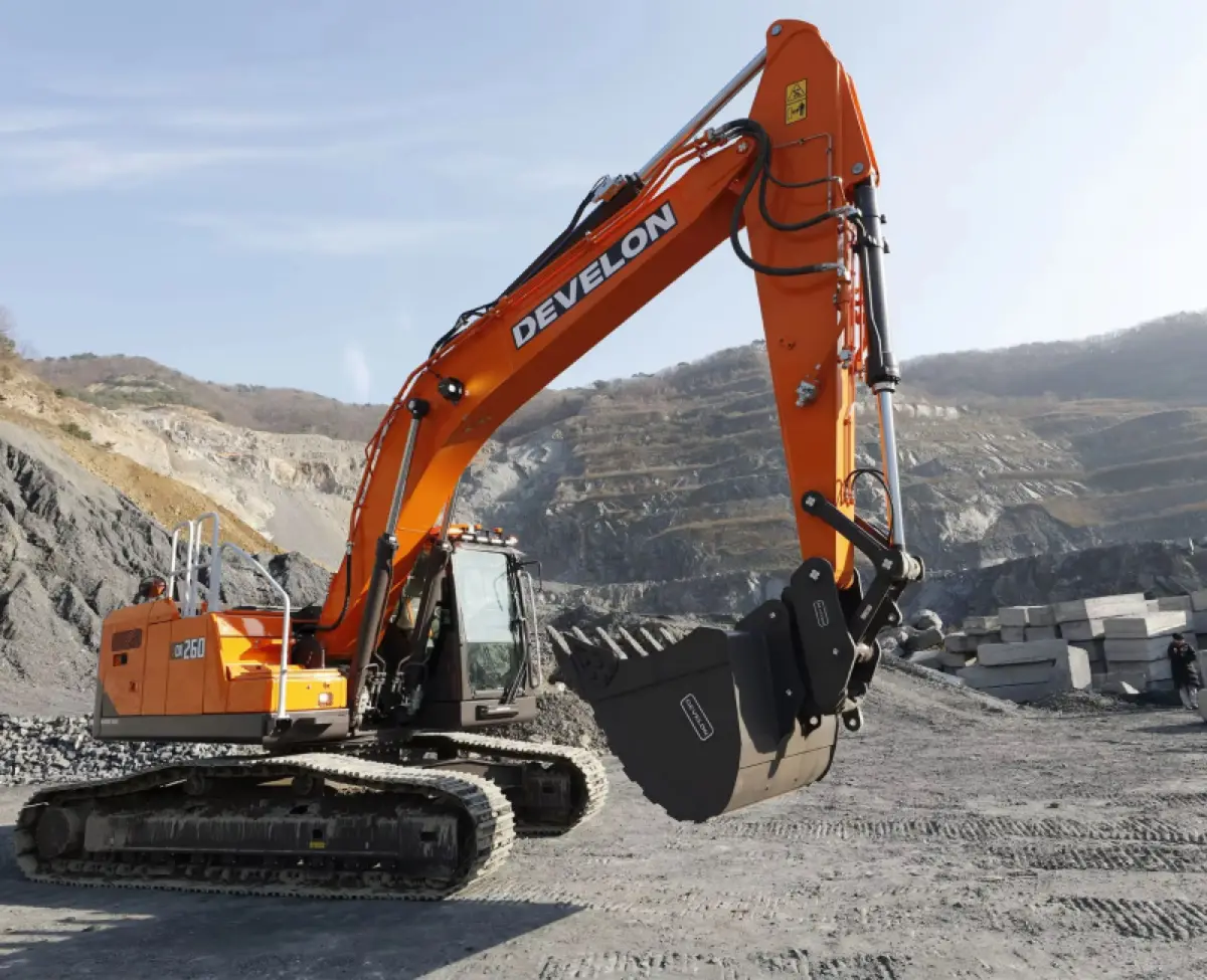 Used Doosan 260 Excavator photo 1