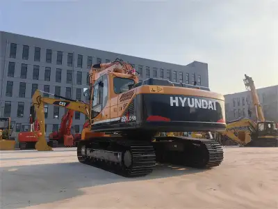 Used Hyundai 220LC-9S Excavator photo 3
